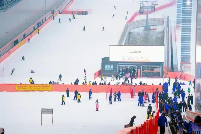 冰雪头条：武汉城建集团打造、热雪奇迹运营华中最大室内滑雪场正式开业(图9)