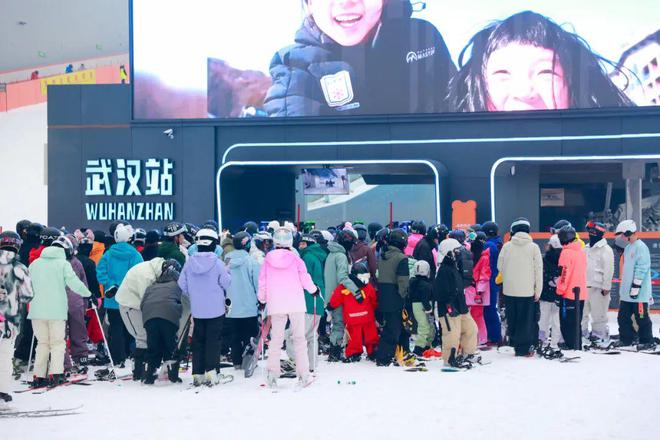 冰雪头条：武汉城建集团打造、热雪奇迹运营华中最大室内滑雪场正式开业(图2)