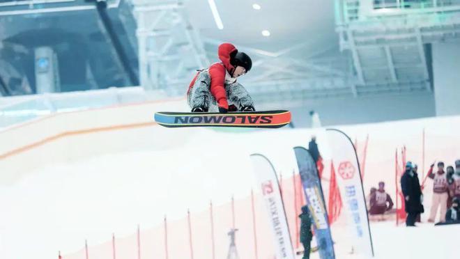 冰雪头条：武汉城建集团打造、热雪奇迹运营华中最大室内滑雪场正式开业(图4)