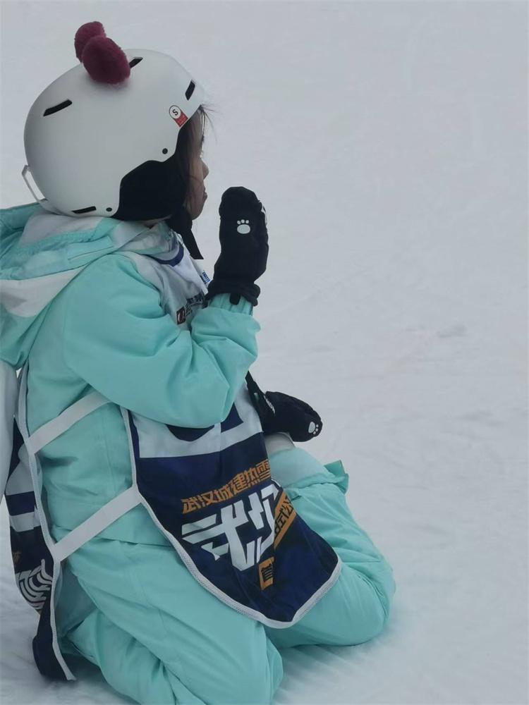 冰雪产业迎巨大机遇 华中最大室内雪场火爆开启(图4)