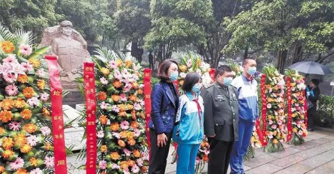 毛新宇妻子刘滨：毛主席唯一的嫡孙媳妇毛岸青和邵华的儿媳妇(图2)