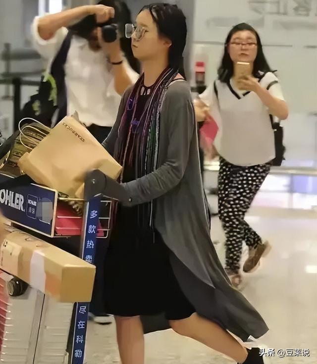 有种“整容”叫长大10年前一转成名的小彩旗如今像换个人(图17)