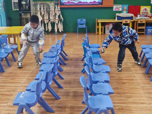 西安市灞桥区常家湾幼儿园大班室内体能游戏纪实(图3)