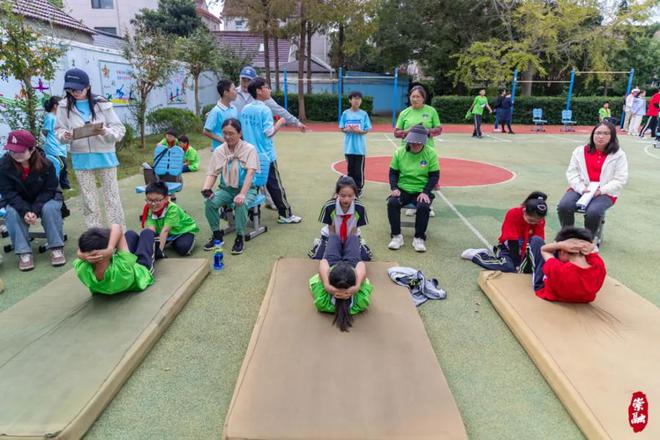 小学校抱团办大运动会小操场也能有大空间崇明：阳光体育让孩子们跑起来(图3)