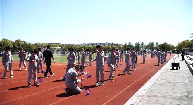 小学校抱团办大运动会小操场也能有大空间崇明：阳光体育让孩子们跑起来(图5)