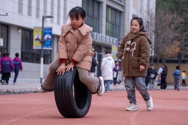 用体育之光点亮孩子们多彩的童年(图4)