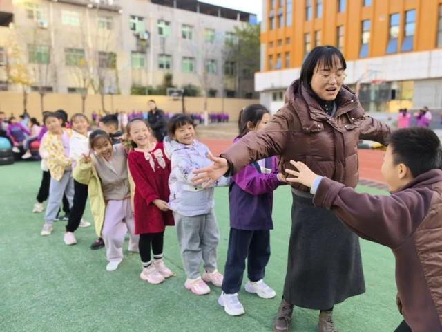用体育之光点亮孩子们多彩的童年(图3)