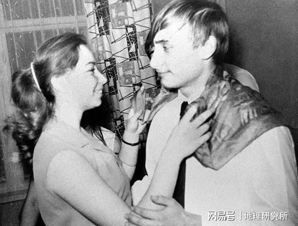 普京：从“问题少年”到成为俄罗斯总统柔道恩师改变了他的人生(图6)