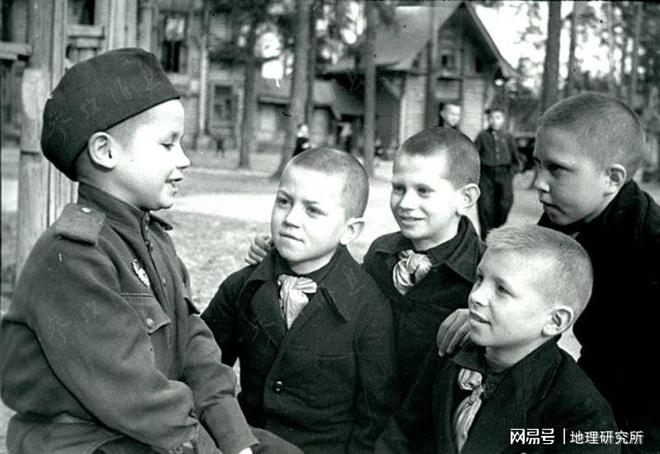 普京：从“问题少年”到成为俄罗斯总统柔道恩师改变了他的人生(图7)