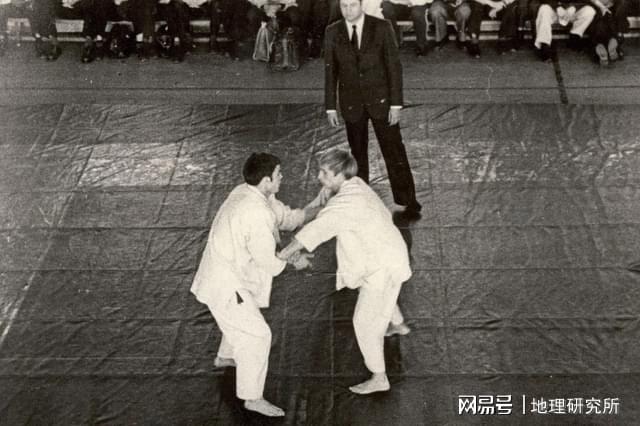 普京：从“问题少年”到成为俄罗斯总统柔道恩师改变了他的人生(图12)