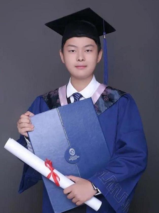 11年前被父亲强迫在零下13度雪地裸跑的3岁小男孩现在如何(图15)