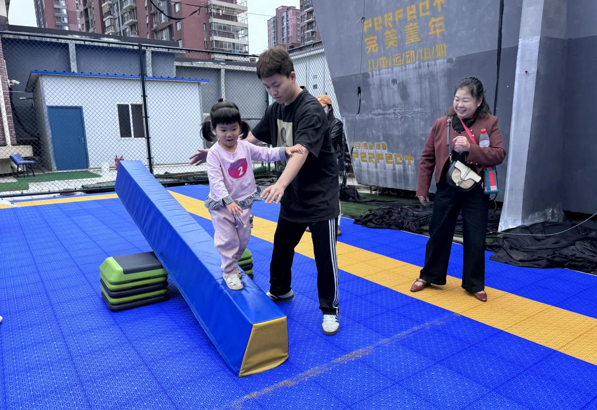 “运动不止·快乐成长” 佛祖岭街道欣和社区举办第二届少儿体能运动会(图2)