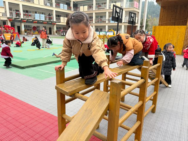安居一幼早操体能大循环助力幼儿健康成长(图2)