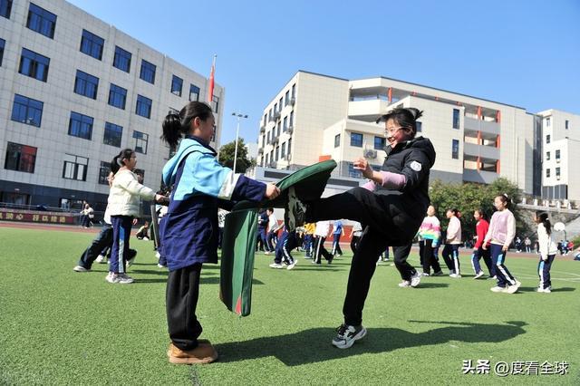 15分钟课间新玩法！宜昌秭归小学让孩子动起来快乐成长不是梦！(图19)