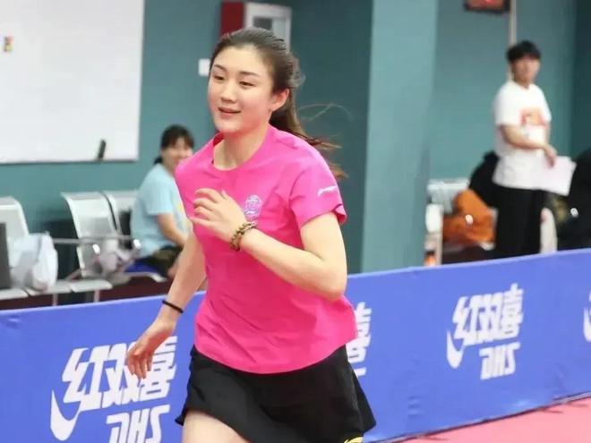 美哭！国乒体能王：31岁陈梦带妆体测仍轻松过关立定跳远2米31(图7)