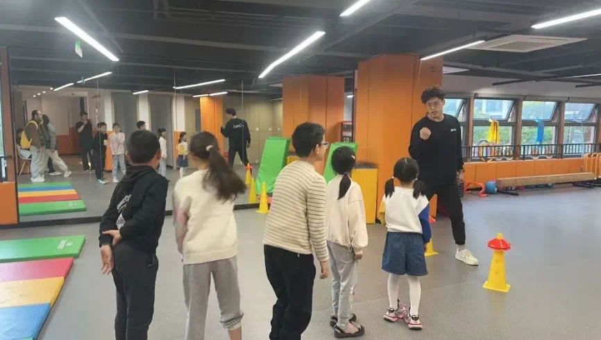 寒假尾声孩子们在体适能训练中增强体质(图2)