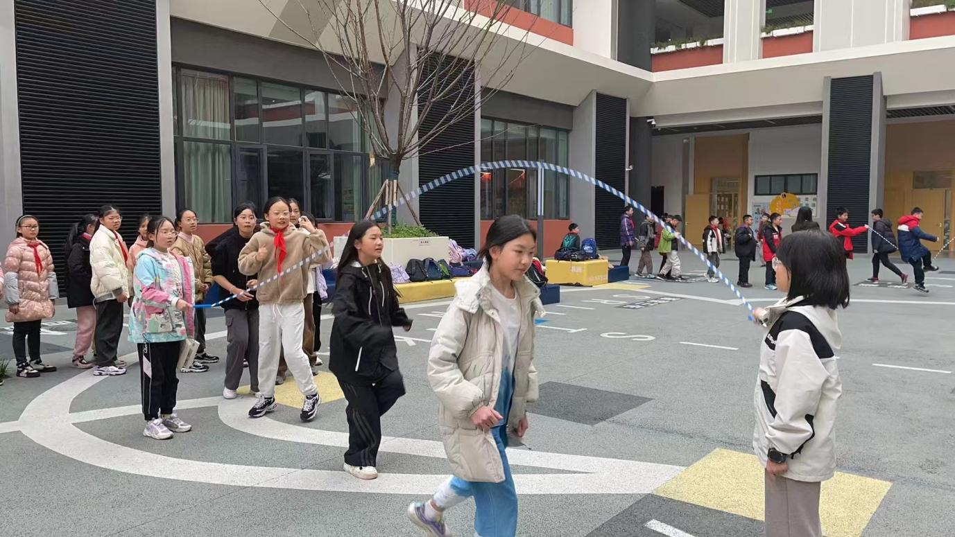 创新体育教育 上好体育课 成都高新区全面推进“中小学生每天综合活动时间不低于2小时”(图12)