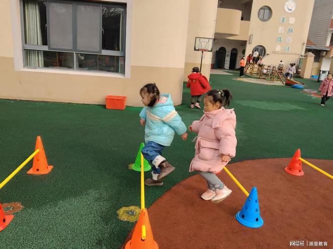 玩转体能 快乐循环——诸暨市浣东街道五一幼儿园体能大循环活动(图3)