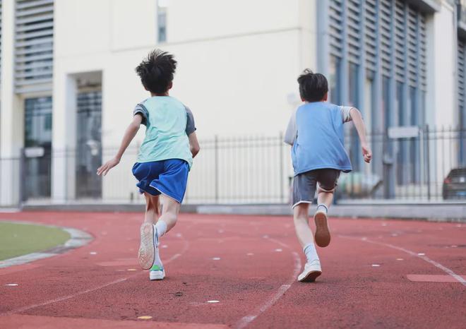 中小学综合体育活动不低于2小时天兑现了吗？体育活动课上都干些啥？(图2)