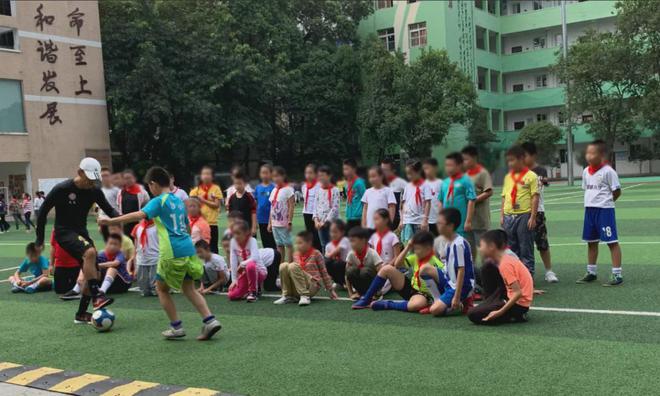 中小学综合体育活动不低于2小时天兑现了吗？体育活动课上都干些啥？(图12)