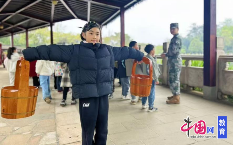 传承“非遗”文化培育少年武魂 峨眉三小开启峨眉武术校外实践活动(图4)
