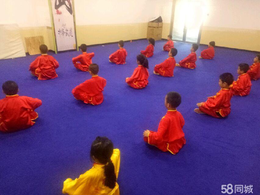 红领巾爱运动 软式棒垒球公益课助力少年强！(图1)