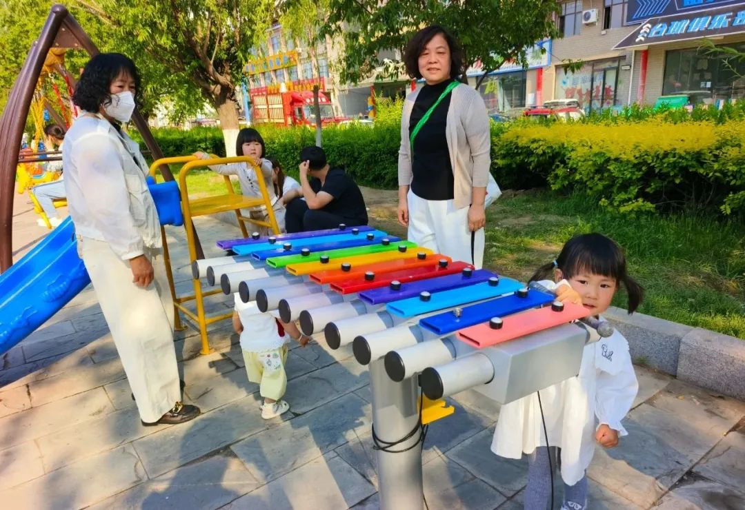 儿童游乐设施上新快带孩子来……(图1)