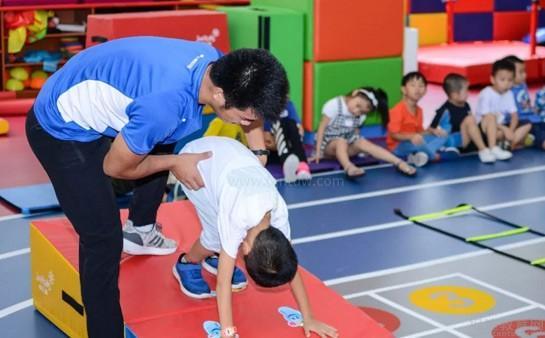 黄龙文体 拳击课全新上线！ 这个夏天变身“小小拳王”(图1)