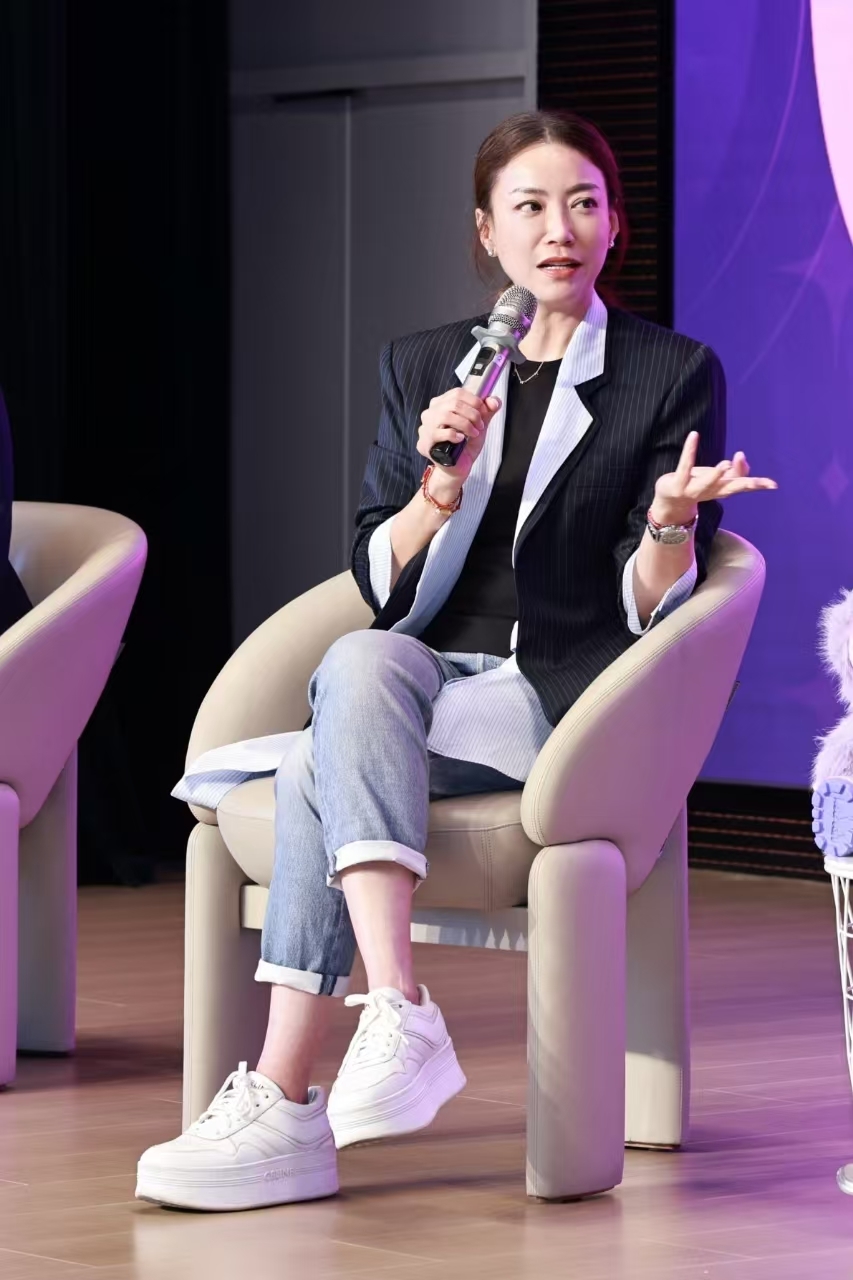 英皇娱乐联合乐华娱乐举办青少年艺术培训班校园开放日 未来之星梦想舞台盛大开启(图2)