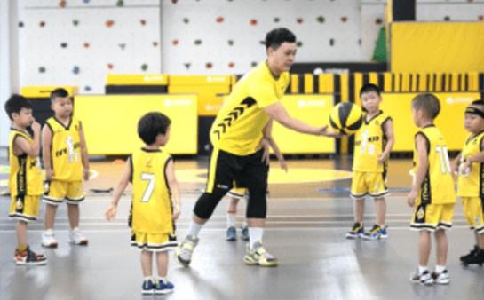 镇江青少年足球运动培训火热(图1)