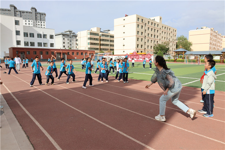 高台：地面“微运动”成为活力校园的另一种打开方式(图3)