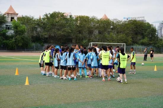 石榴花开耀天山——女大学生支教行动点亮新疆女孩追梦路(图2)