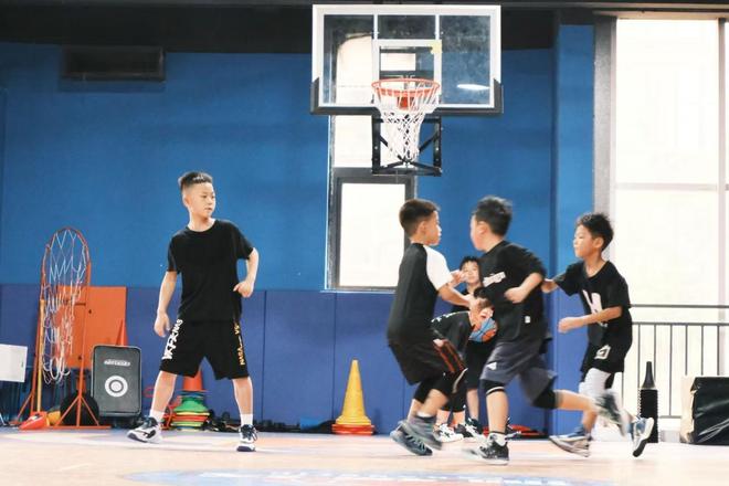 暑假动起来！冠军少年解锁暑期新玩法(图1)