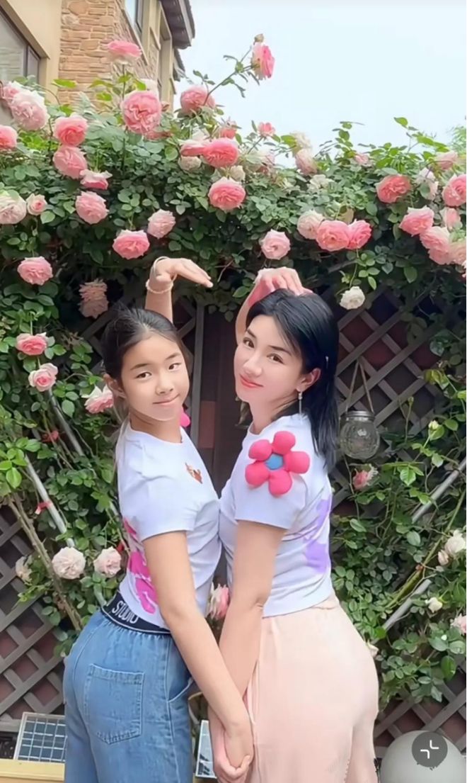 砸百万教育费后黄奕女儿执意当练习生一句反问让妈妈哑口无言(图10)
