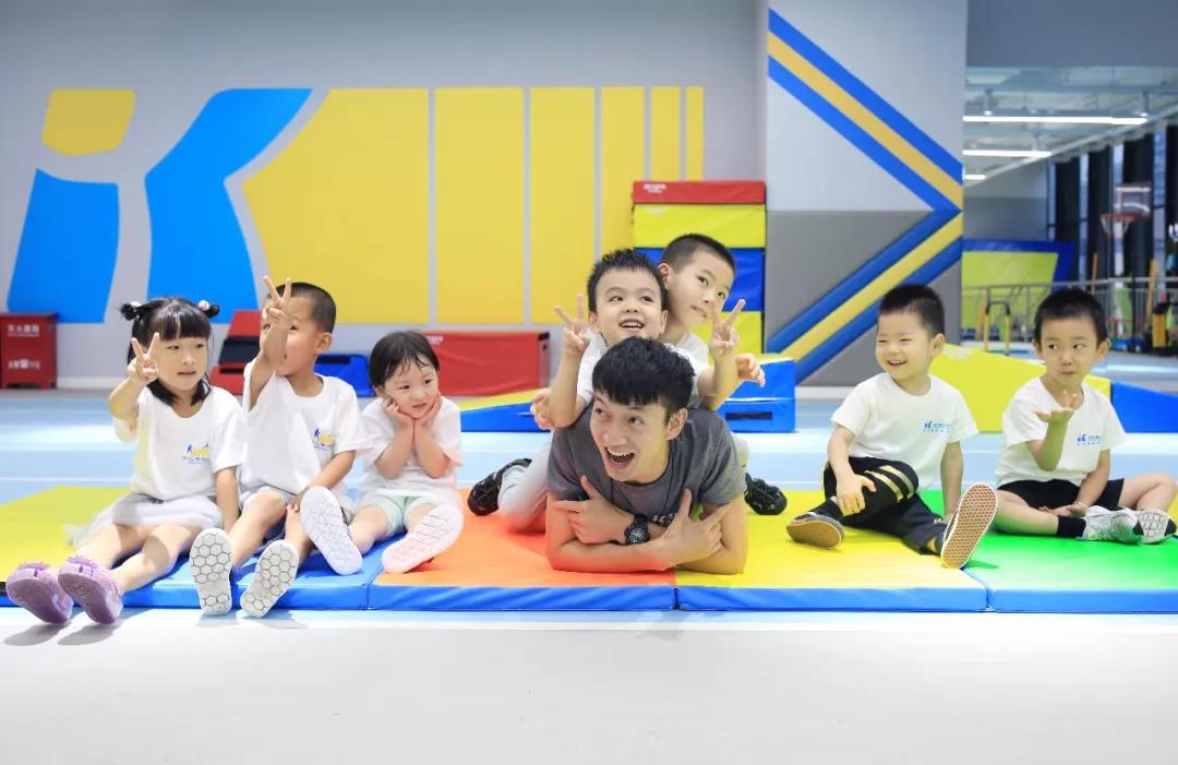 记者观察体育培训热辣滚烫孩子乐享运动假期(图1)