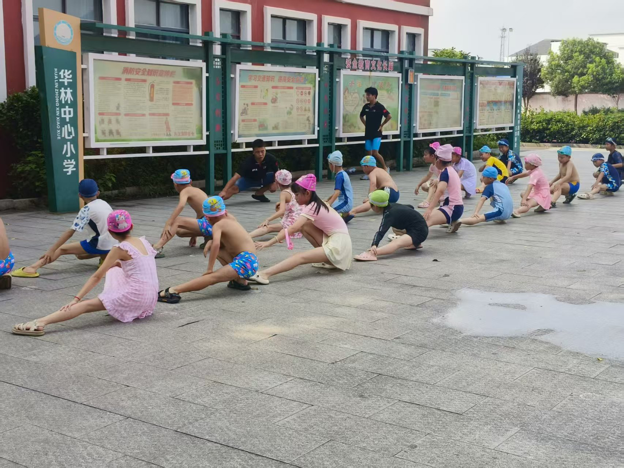 “水花”浇灌安全种子！庐山市华林中心小学启动暑期公益游泳培训项目(图2)