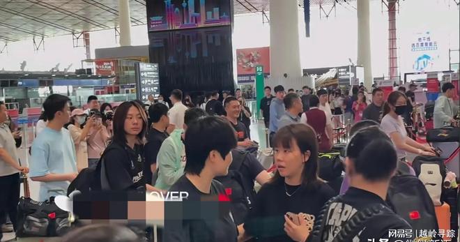 国乒新动态：陈幸同钱天一快乐跳手势舞马琳在机场和小朋友合影(图2)