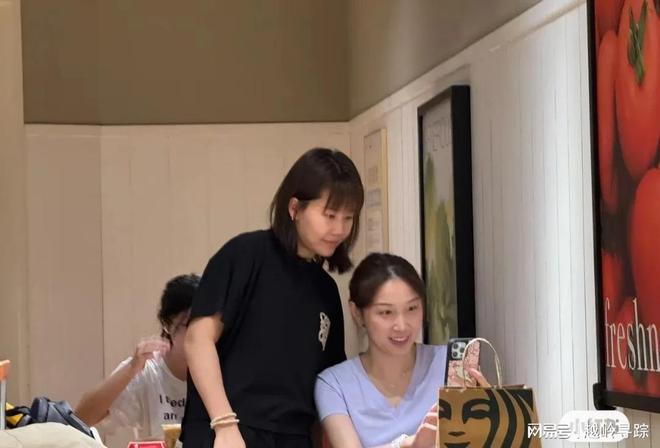 国乒新动态：陈幸同钱天一快乐跳手势舞马琳在机场和小朋友合影(图3)