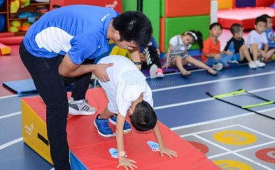 黄石妇幼托管班“出圈”！2025年暑期托管为何引发热议？(图1)