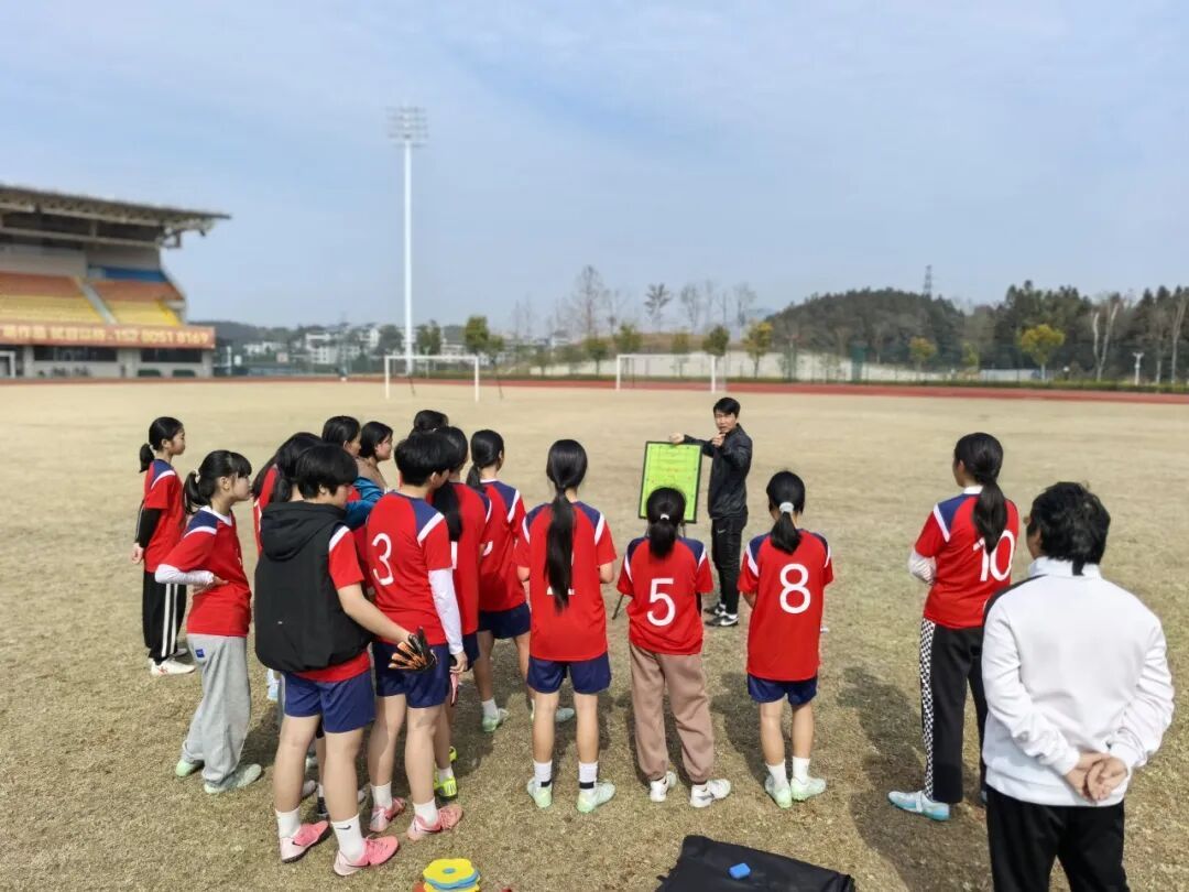 绿茵逐梦 铿锵绽放 ——浦城县女子足球队全力备战省十八届运动会(图3)