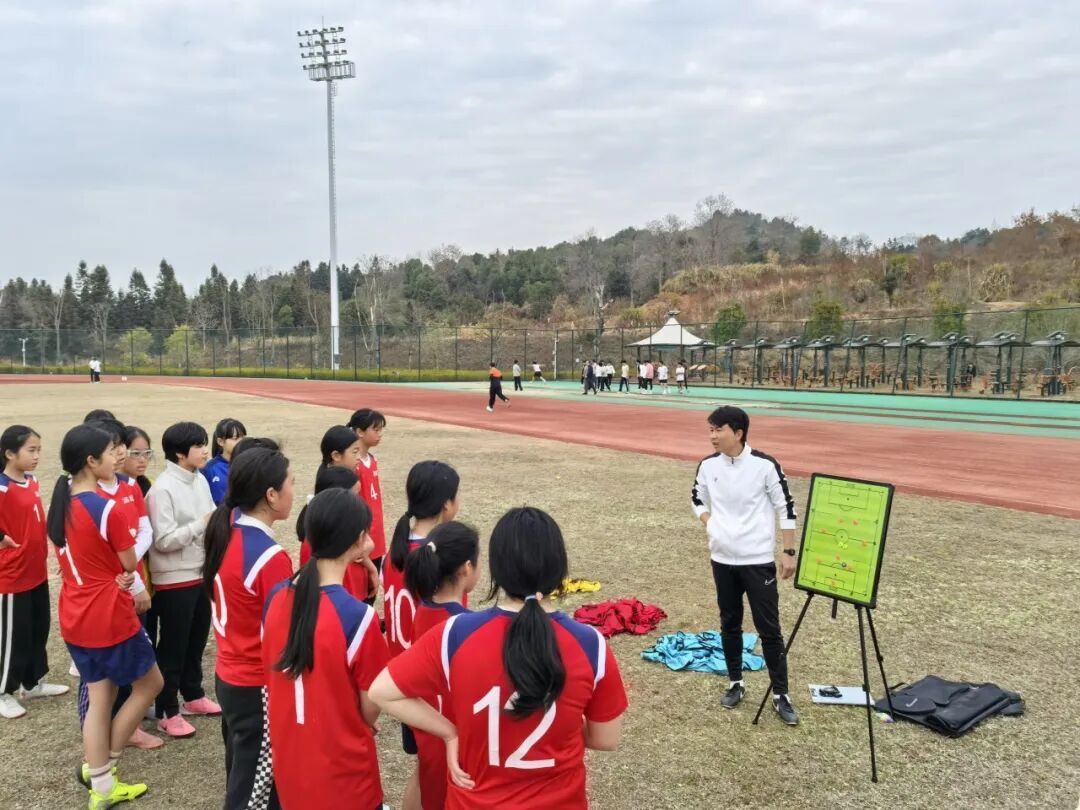绿茵逐梦 铿锵绽放 ——浦城县女子足球队全力备战省十八届运动会(图4)
