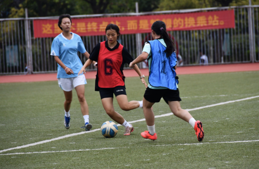 “足”梦绿茵湖南新邵校园足球“湘”当精彩(图1)