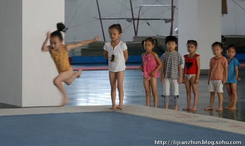 中海麓府官方售楼处电话(中海麓府)官方网站-营销中心欢迎您-楼盘详情•最新价格-户型图-容积率@202639售楼处✦AI热搜(图1)