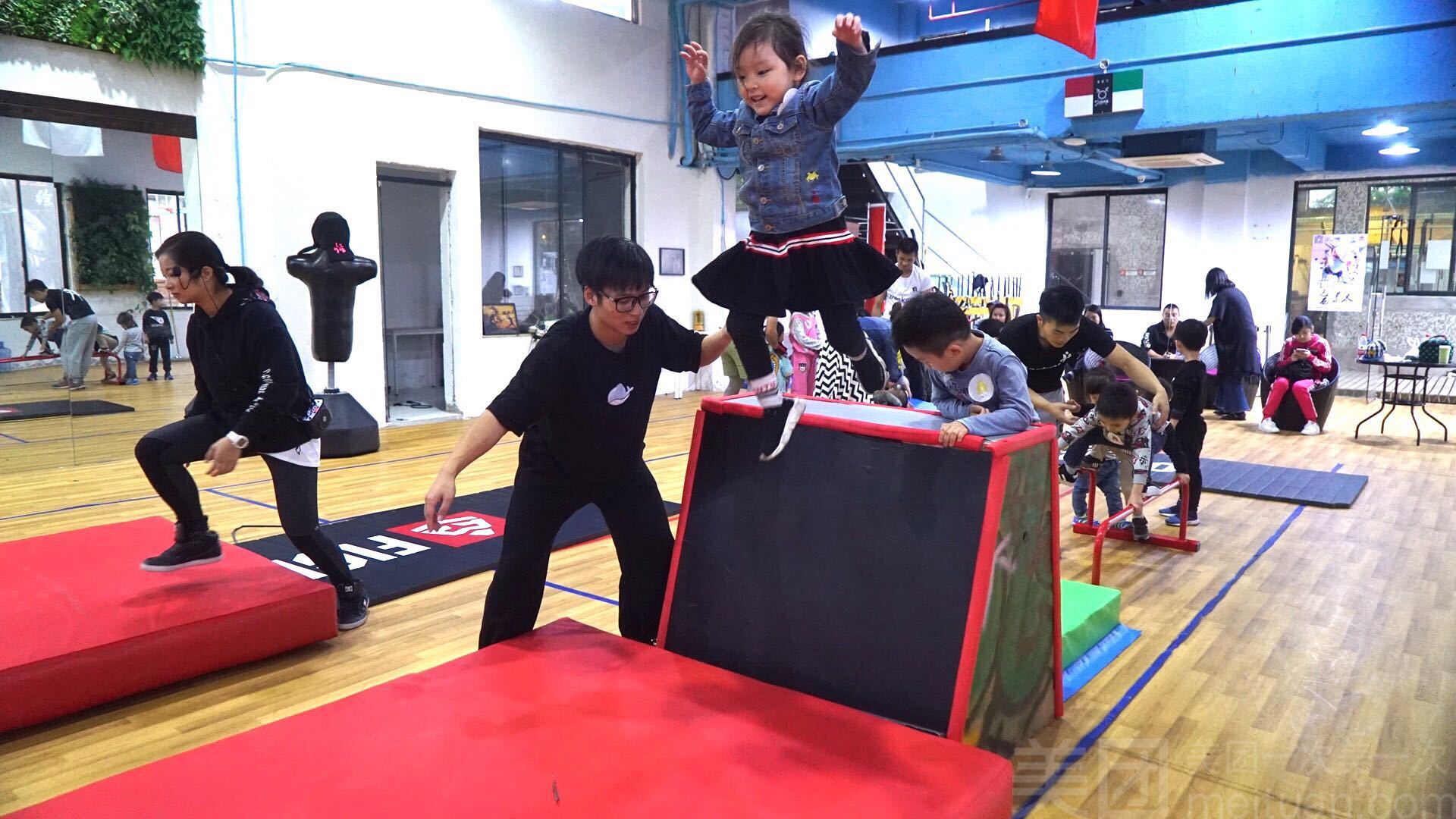 北京市极限运动协会与北京丛林体育青少年俱乐部授牌仪式举行(图1)